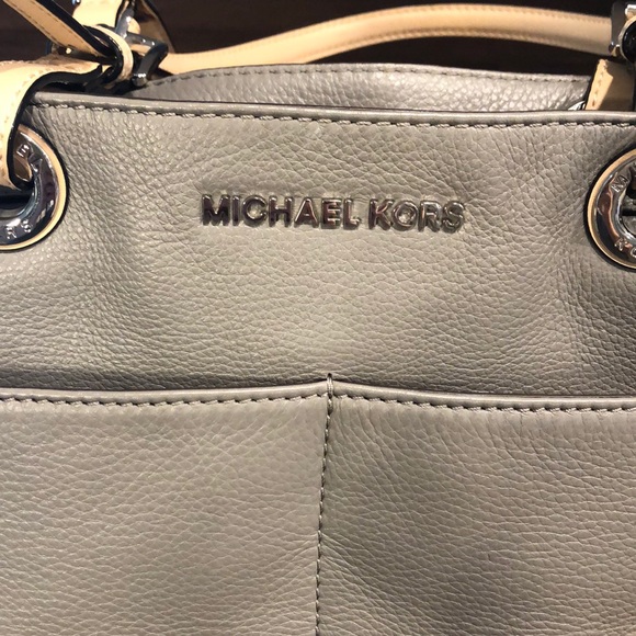 Michael Kors Handbags - Michael Kors Bedford Tote
